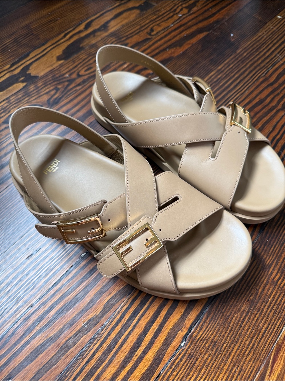 Fendi Feel sandal in tan calfskin, size 10